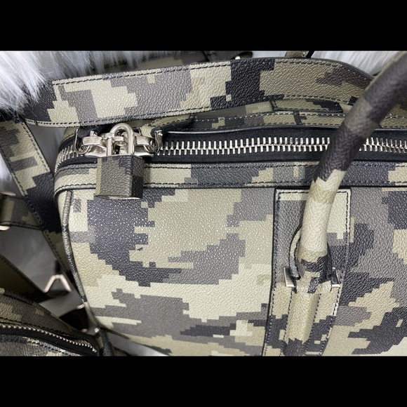 GIVENCHY Camo Weekend Lucrezia Digital Set digital - Picture 11 of 16